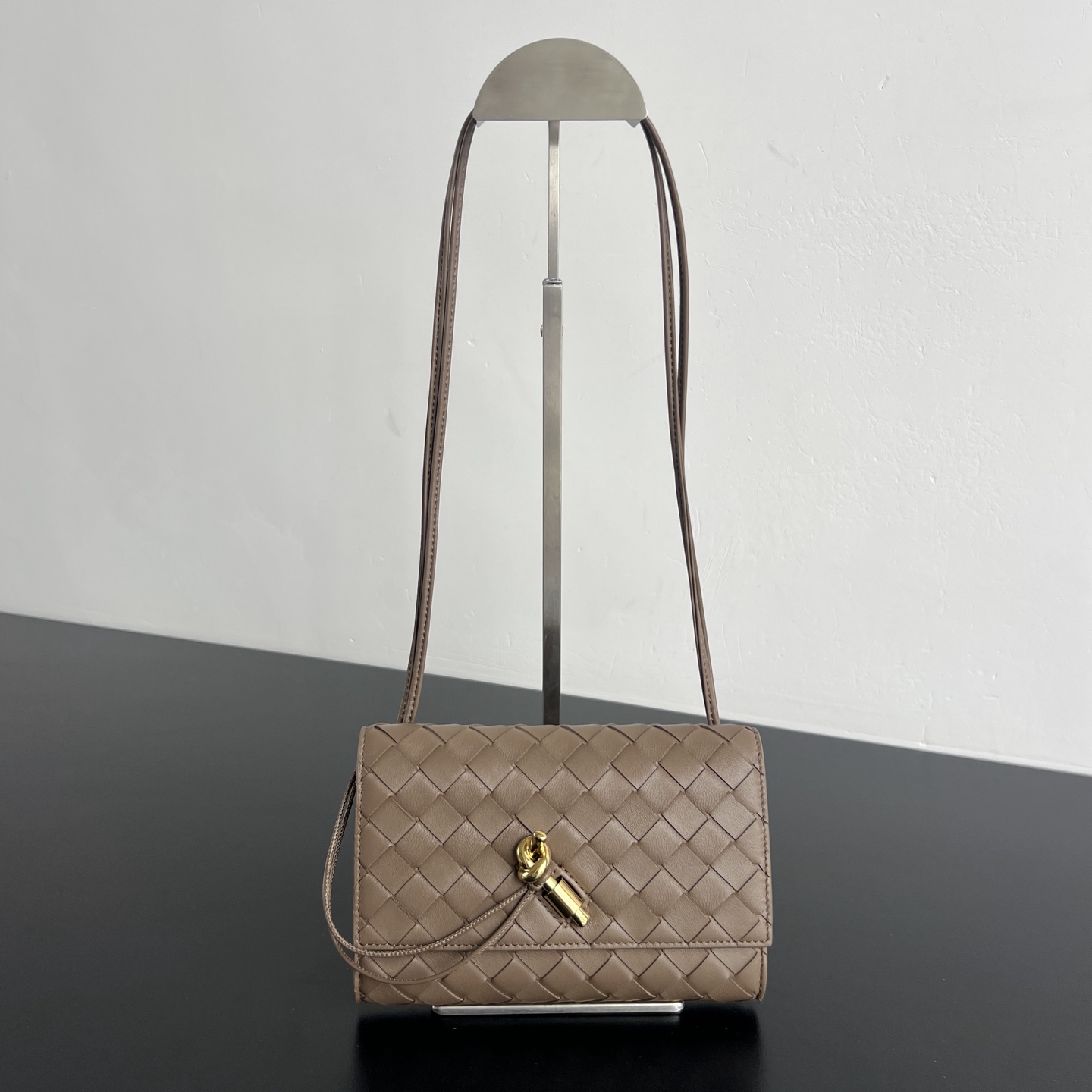 Bottega-Veneta-Andiamo-Daisy-Crossbody-Bag-Nude-Woven-Intrecciato-Leather