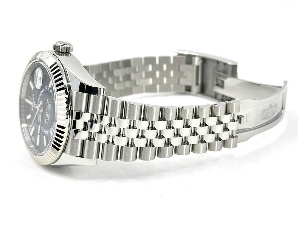 The Rolex Sky Dweller 326934 Features A Stylish Jubilee And Oyster Bracelet Miojewelry