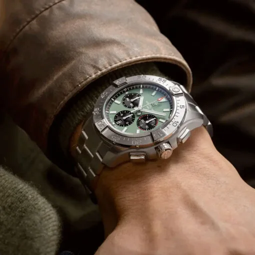 Breitling Ab0147101L1A1 Avenger B01 Chronograph 44 Stainless Steel Green Dial Watch - Image 2
